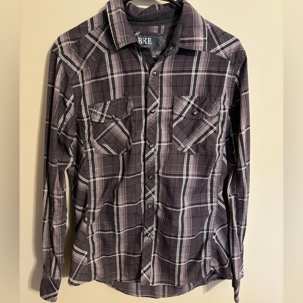 Buckle dress shirt